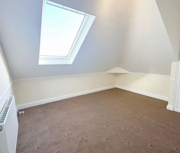 2 Bedroom Flat, The Drive, Hove - Photo 2