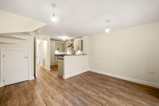 4 bedroom semi-detached house to rent - Photo 1