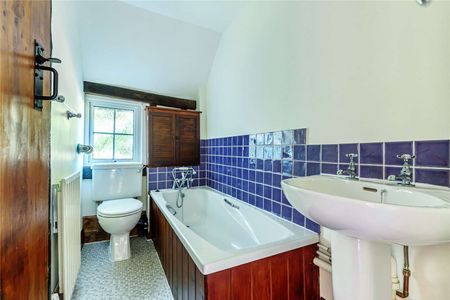 A charming a characterful home in the village of Laddingford. - Photo 3