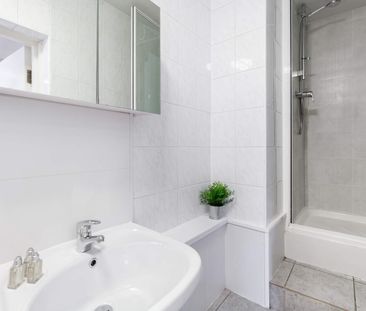 5 WINSTANLEY TERRACE Leeds - LS6 1DS - Photo 1