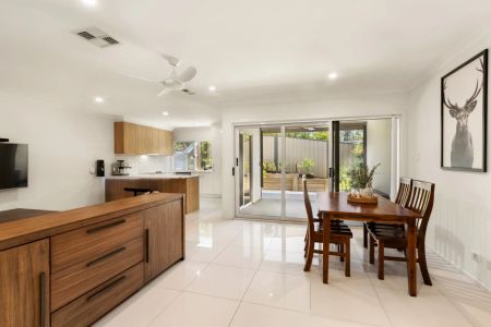 Massive 'End Position' 4-bedroom Townhouse in Everton Park - Photo 3