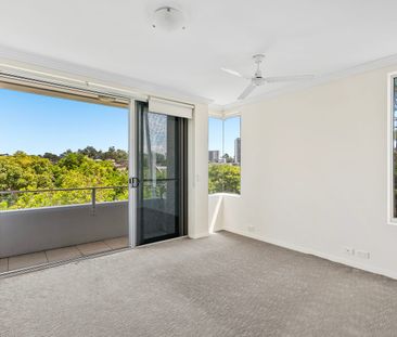 2 BEDROOM APARTMENT - LAKESIDE LIVING IN BOUTIQUE VARSITY LAKES! - Photo 5