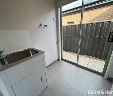 Modern 4 Bedroom Family Home! - Photo 1