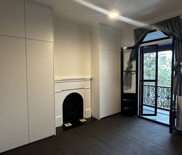 Charm, comfort and period appeal in a desired inner-city pocket - Photo 4