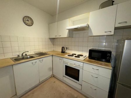 2 bedroom ground floor flat to rent - Photo 5