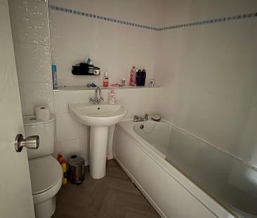 3 bedroom terraced house to rent - Photo 6