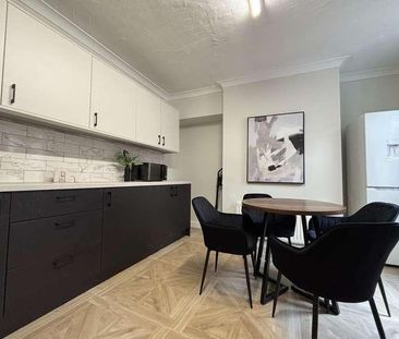 Bedroom | Student House | West End // Sept, LN1 - Photo 4