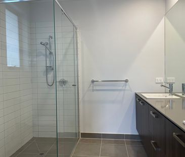 Stunning 3 Bedroom Townhouse, Now For Lease - **APPLY FOR THIS PROP... - Photo 3