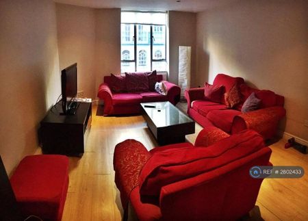 3 bedroom flat to rent - Photo 4