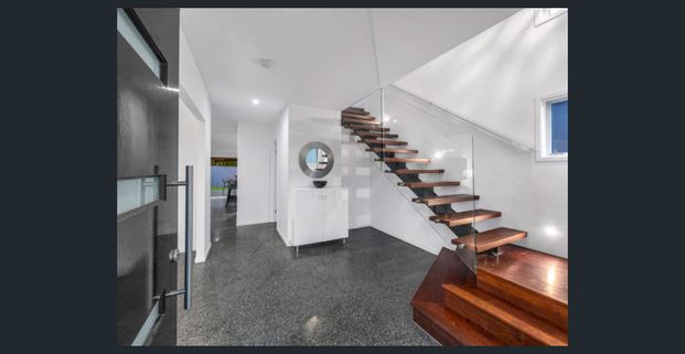 Beautiful Home in the heart of Hendra - Photo 1