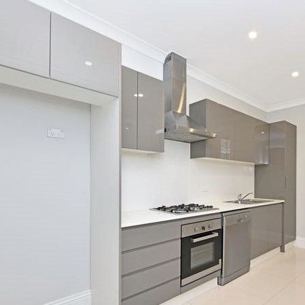 Stunning Updated Split-Level Terrace in Premier Inner-City Location - Photo 1