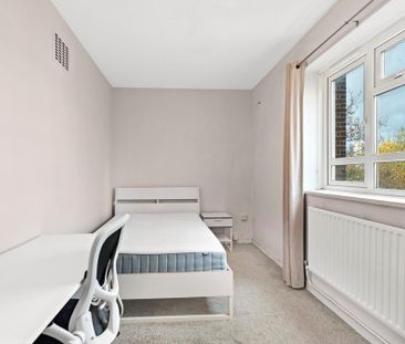 3 bedroom flat to rent - Photo 4