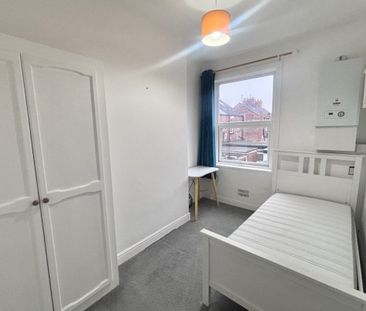 De La Pole Avenue - Photo 4