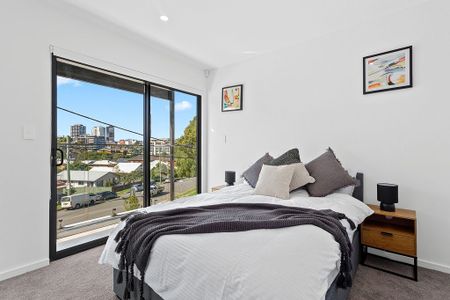 Modern Townhouse in Prime Wollongong CBD Location - Photo 3