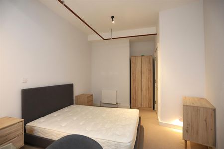 St. Anns Square, Manchester - Photo 5