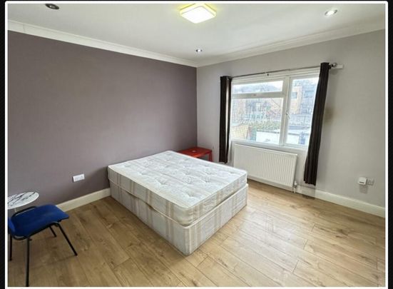 1 bedroom in a house share to rent - Photo 1