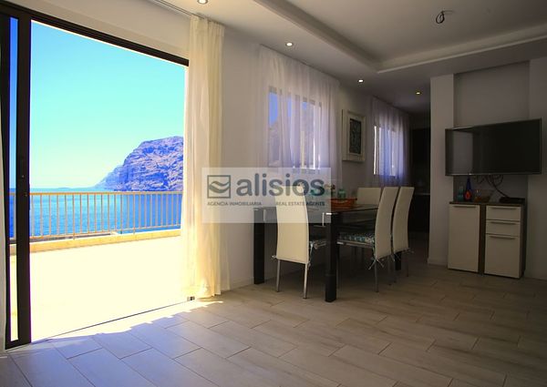 Apartment in Los Gigantes with stunning views of the sea and mountains