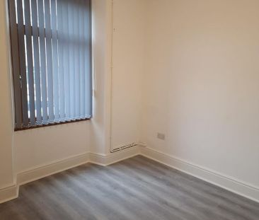 2 bedroom end of terrace house to rent - Photo 3