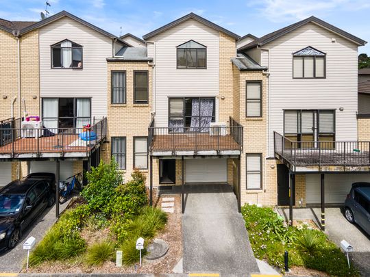 3 bedroom town house in Te Atatu - Photo 1