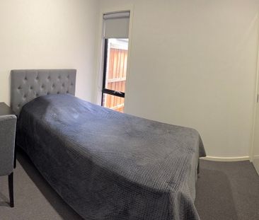 Wyndham Vale - Photo 2