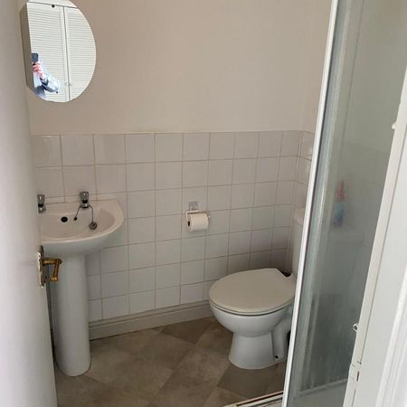 1 bedroom bedsit to rent - Photo 4