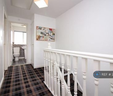 3 bedroom semi-detached house to rent - Photo 3