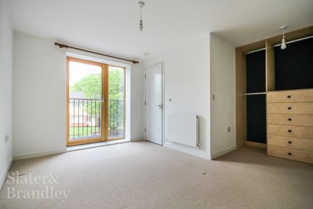 3 bedroom terraced house to rent - Photo 3