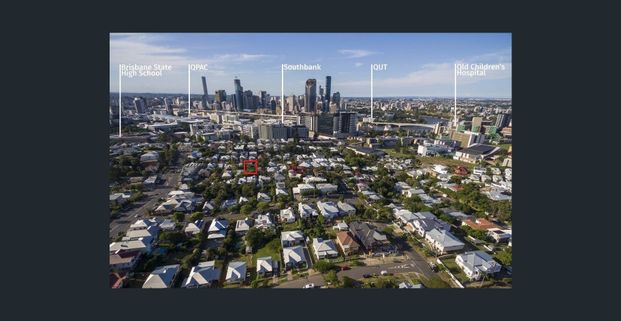 Fantastic Location, Fully Aircon, 3 bath, 3 cars! - Photo 1