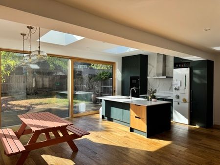 3 Bed End Terrace, Spindrift Avenue, E14 - Photo 5