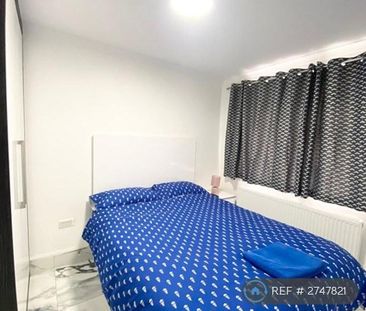 1 bedroom in a house share to rent - Photo 4