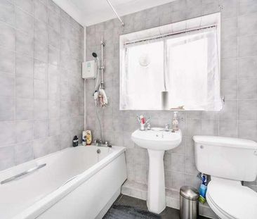 Robina Close, Northwood, HA6 - Photo 5