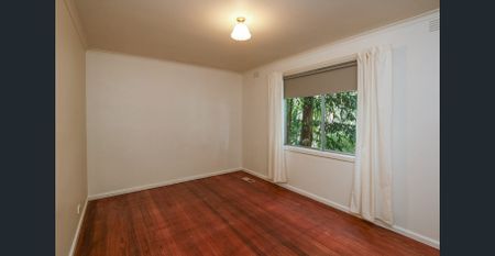 Three-bedroom home within walking distance to everything in town. - Photo 4