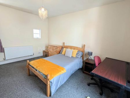 1 bedroom in a house share to rent - Photo 3