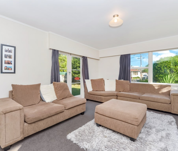 Roomy three bedroom family home, open plan living area, modern kitc... - Photo 1