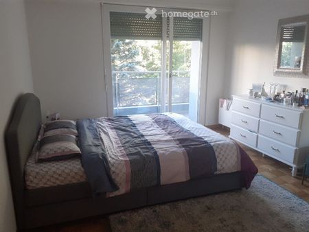 Appartement de 3 pièces rénové avec une belle vue - Photo 3