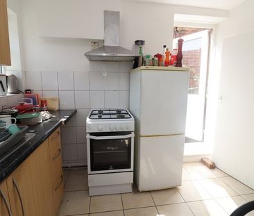 Room in a Shared House, Monega Road, E7 - Photo 4