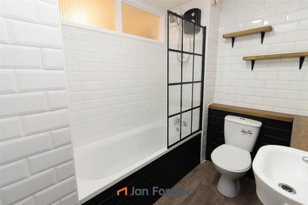 2 bedroom ground floor flat to rent - Photo 5