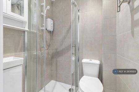 3 bedroom flat to rent - Photo 2