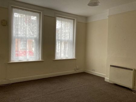 3 bedroom flat to rent - Photo 2