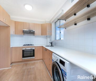 Cosy well presented apartment close to transport - Photo 5