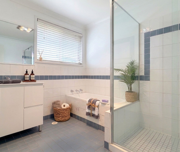 MODERN TOWNHOUSE IN KINGSWOOD! - Photo 6