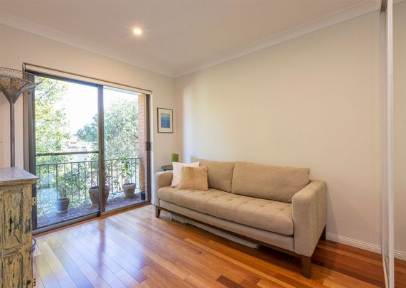 2 Bedroom Unit in Leafy Complex - Photo 1