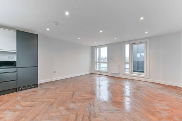 3 bedroom flat to rent - Photo 1