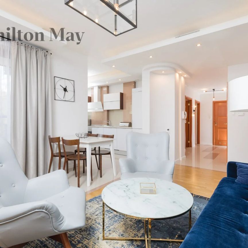 3 pokojowy, świeżo odremontowany apartament z balkonem, miejscem garażowym i komórką lokatorską w prestiżowym budynku Nowy Świat - Zdjęcie 1