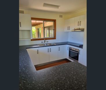 Three Bedroom Home with Ocean Views - Photo 6