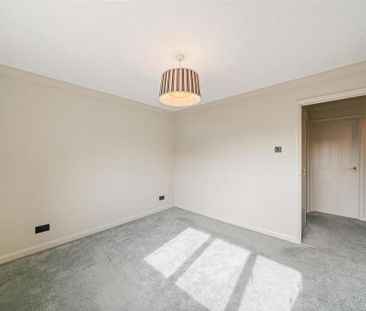 2 bedroom end of terrace house to rent - Photo 4