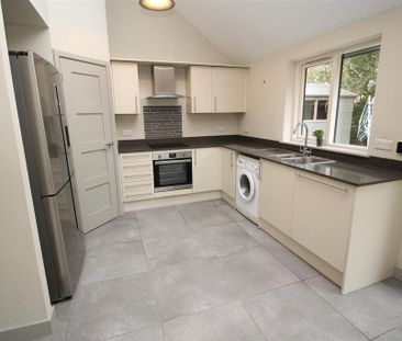 3 bedroom semi-detached house to rent - Photo 6