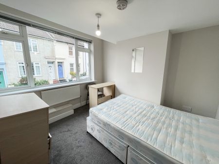 Baxter Street, Brighton - LOVELY STUDENT PROPERTY - Photo 3