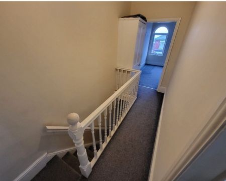 3 Bed Semi-Detached House, Greenhill Road, M8 - Photo 3