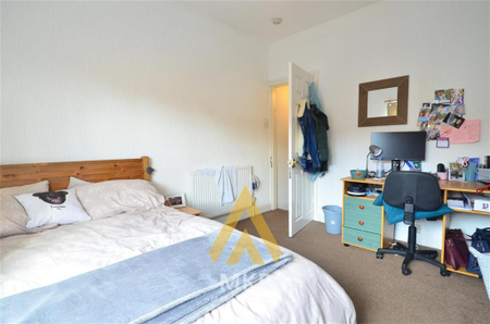 4 bedroom terraced house to rent - Photo 2